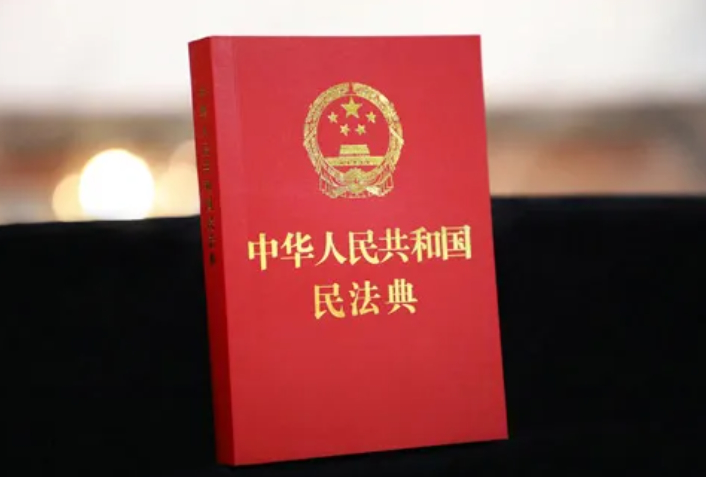道华案例评析｜怀胎五月的孕妇在泰国被丈夫推下悬崖，时隔六年仍在起诉离婚，法律与现实的碰撞